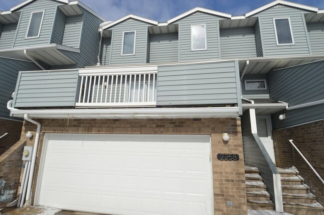 Photo - 2 Bed + Den, 2.5 Bathroom Townhouse for Rent