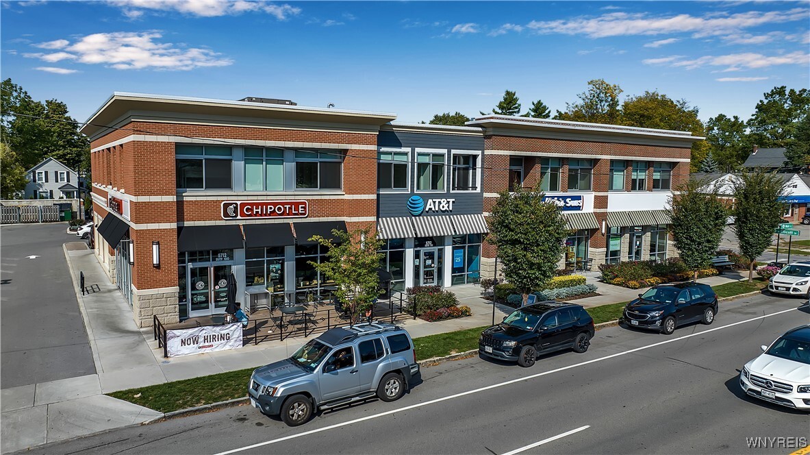 Photo - 5712 Main St