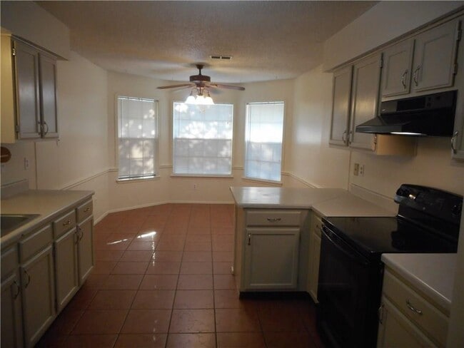 Photo - 16823 Whitebrush Loop