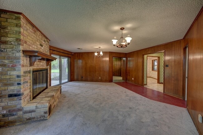 Photo - 915 Farmers Rd