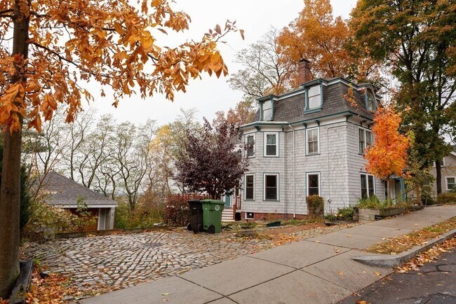 Photo - 182 Palfrey St