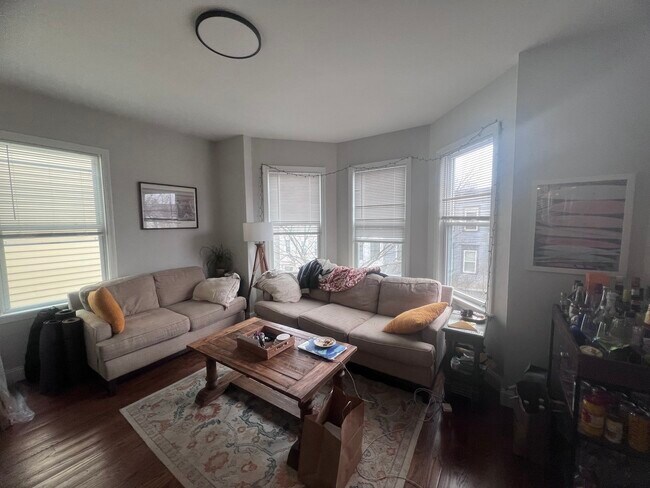 Photo - 726 E 2nd St Unidad 3