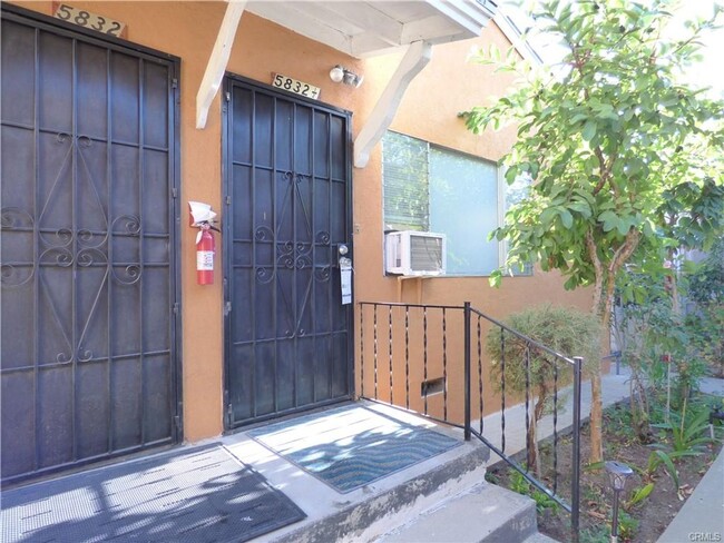 5832 Camerford Ave Unidad #5832