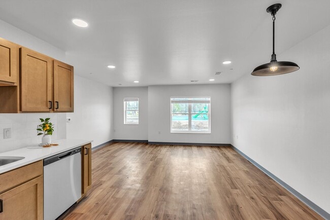 Lindoo School Apartments and Townhomes