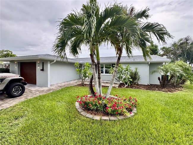 Photo - 6841 Roxbury Dr