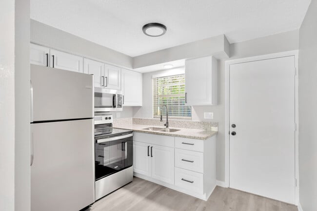 Photo - 1352 Tioga Ave