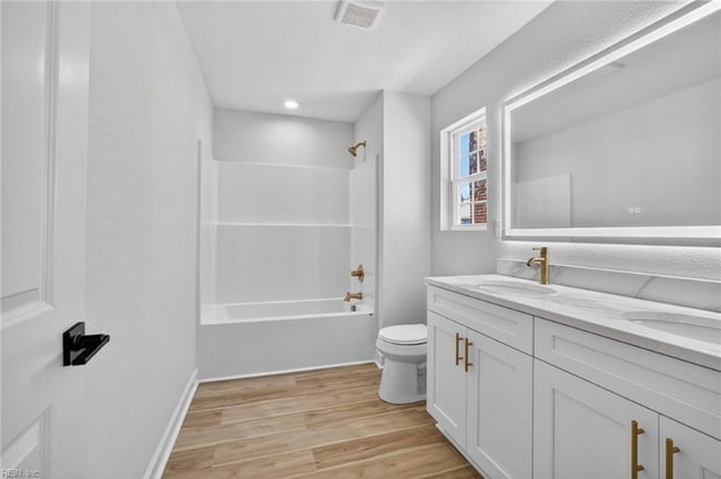 Photo - 701 W 29th St