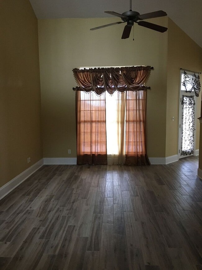 Photo - Beautiful, Custom-Built Home in Established & Coveted MOWAT HIGHLANDS!