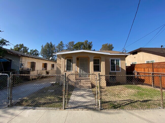 Photo - 609 Orme Ave