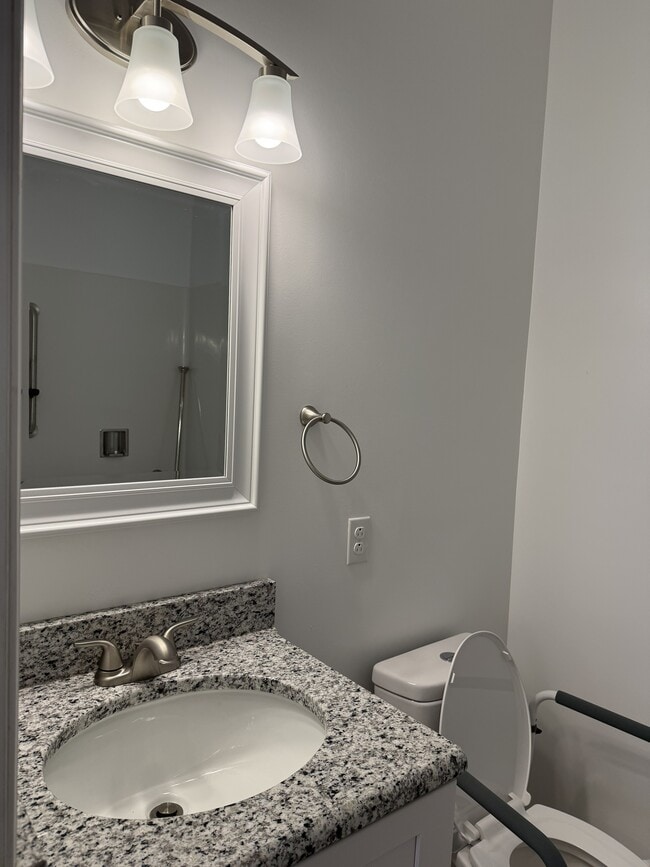 Photo - 732 W 3rd St Unit 1