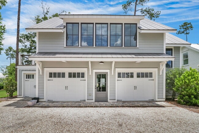 Building Photo - Spacious & Furnished Garage Apartment in Palmetto Bluff! Unit Garage Apartment