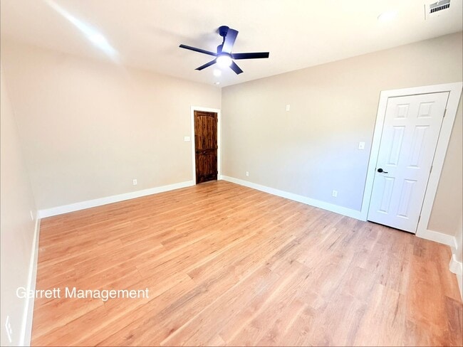 Photo - 505 W Ave C