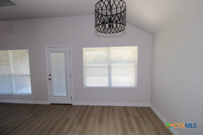 Photo - 1634 Dryden Ave