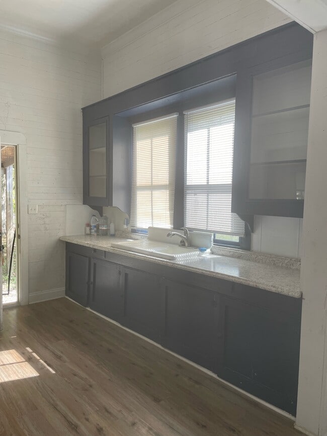 Photo - 1115 Alfred St