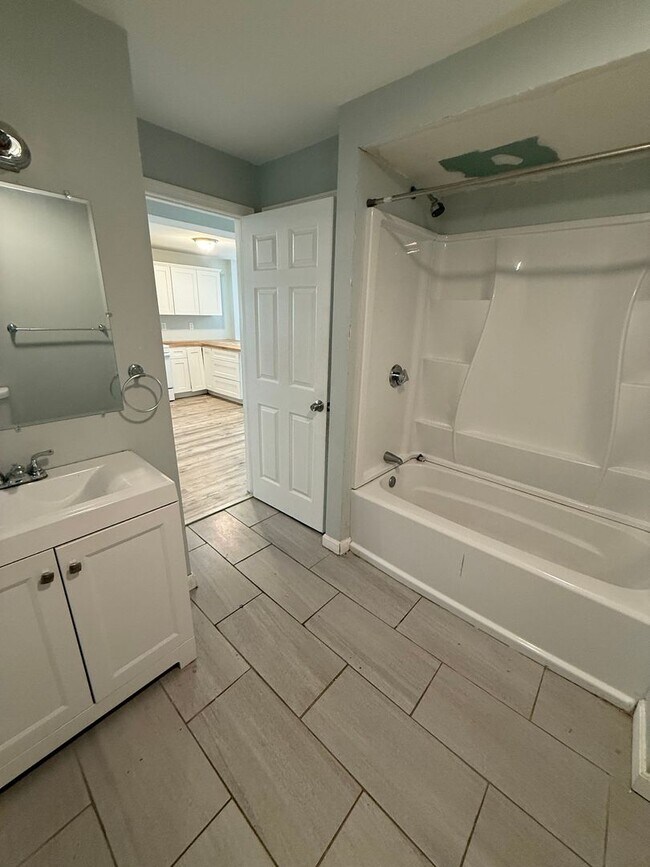 Photo - Huge 2 bed 1 Bath Utilities Included! Unit #LL