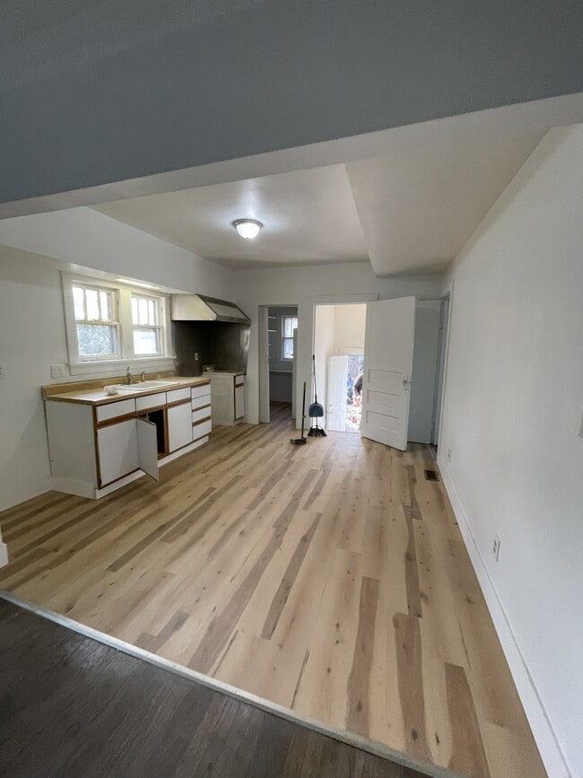 Photo - 4620 Johnson St