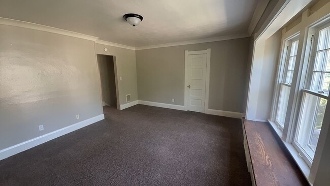 1027 Eleanor Ave Unit Upper