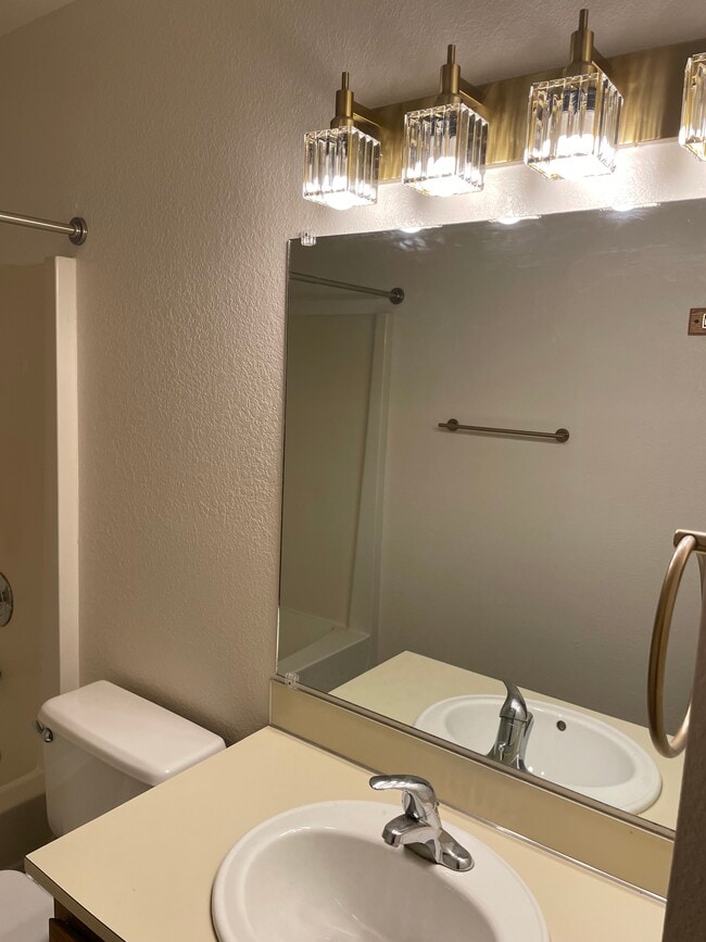 Photo - 711 11th St NE