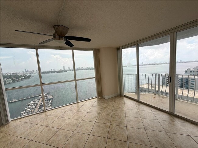 Building Photo - 7601 E Treasure Dr Unit 2007