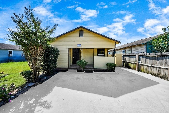 Photo - 3804 Lila St