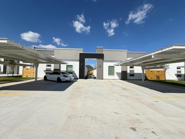 Building Photo - 3900 Ventura Ave Unit 1