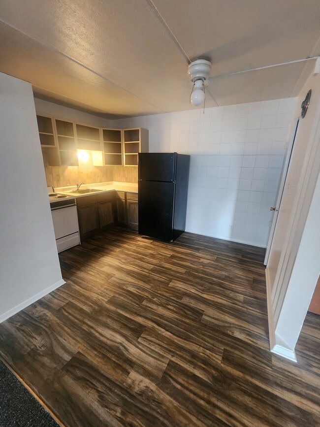 Building Photo - 9129 W National Ave Unit 3