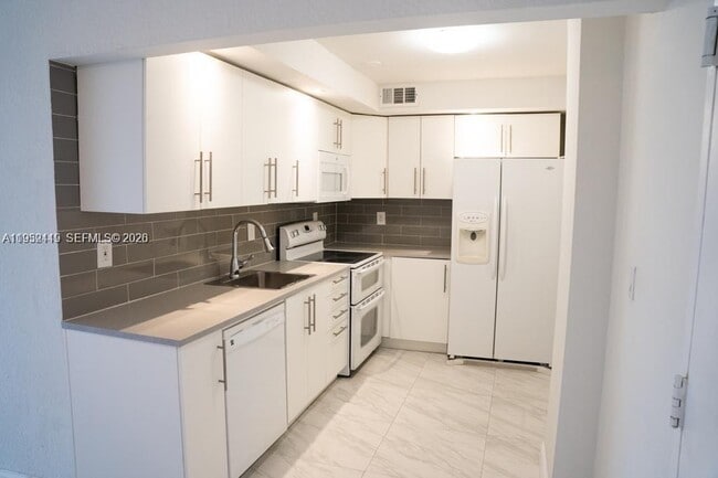 Building Photo - 16465 NE 22nd Ave Unit 619