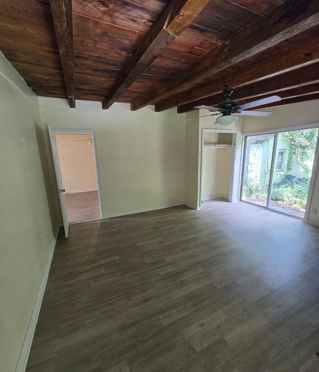 Photo - 209 E 29th St