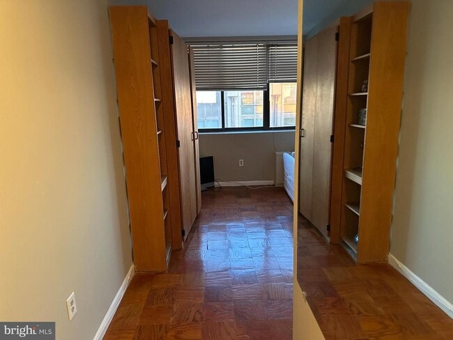 Building Photo - 522 21st St NW Unit 1003