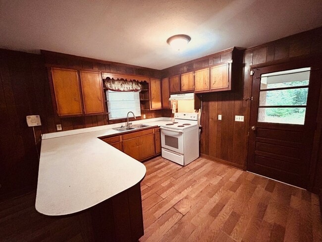 Photo - Charming Country Living - 3BR Brick Ranch in Round O
