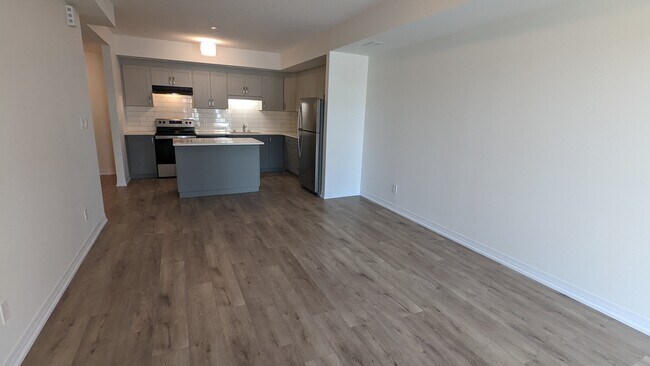 Photo - 261 Woodbine Av