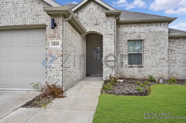 Photo - 1010 Rosemary Hl Dr