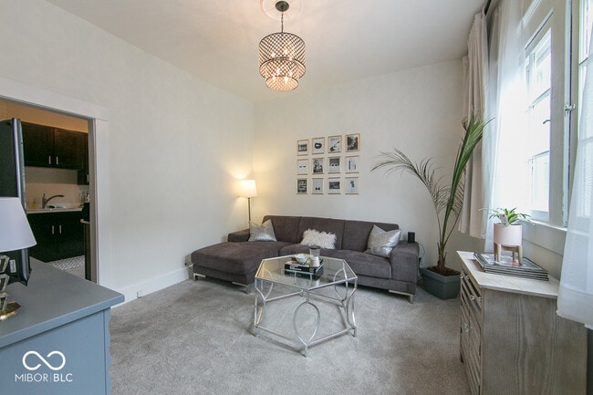 Photo - 809 Broadway St