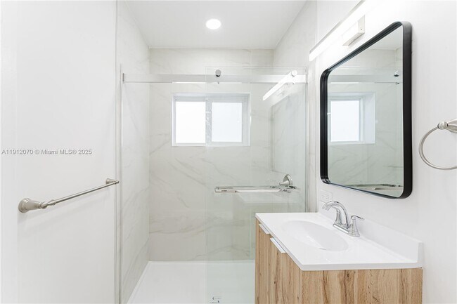 Photo - 1020 SW 74th Ave Unidad 1020