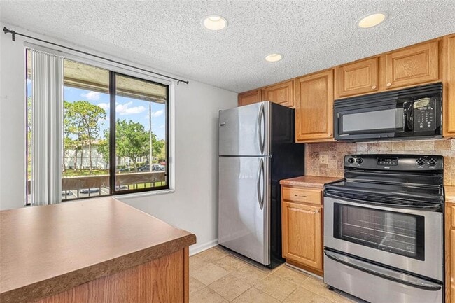 Photo - 108 Woodlands Ct Unit 108