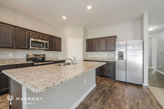 Photo - 282 Hidden Lk Lp