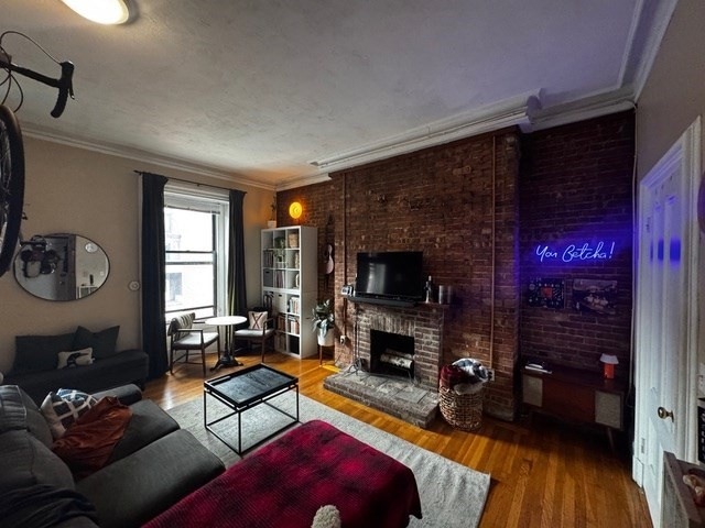 Building Photo - 183 Beacon St Unit 3 Rental