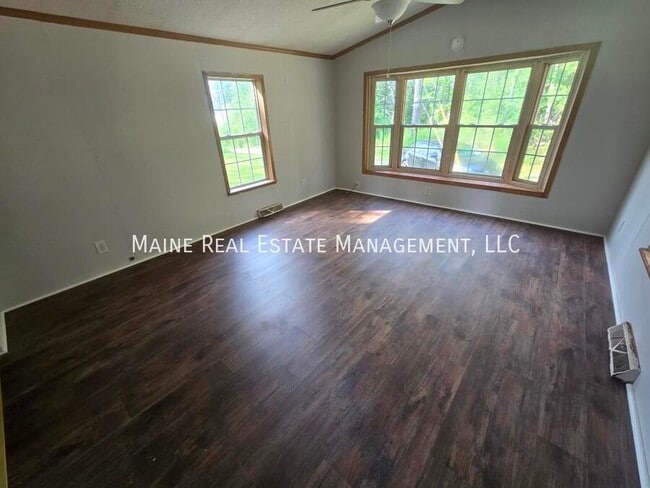 Building Photo - 171 Riverside Dr Unit B Rental