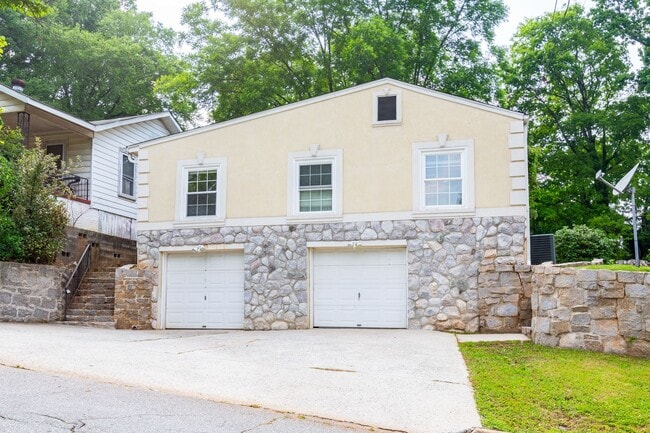 4-Bedroom Rental in Prime Hapeville Location - 4-Bedroom Rental in Prime Hapeville Location