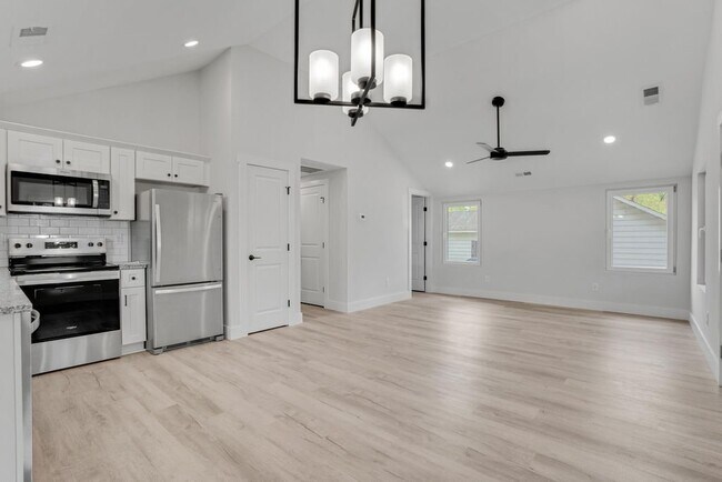 Photo - 1128 Rosehill Dr