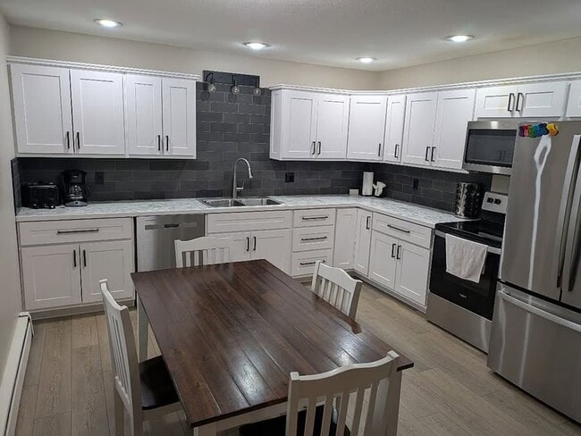 Building Photo - King Avenue Apartments Unit 516