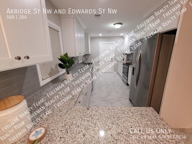 Building Photo - 1471 Akridge St NW
