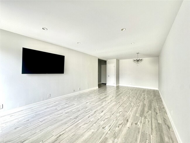 Photo - 409 Burchett St Unit 318