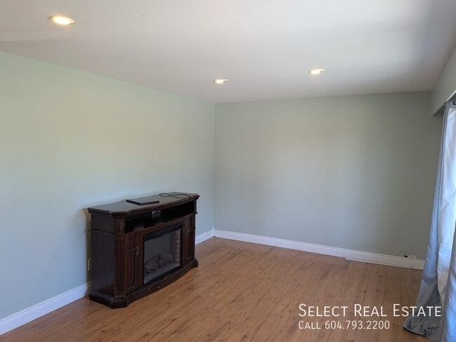 Photo - 46396 Strathcona Rd