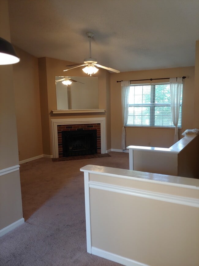 Living room - 1451 Thrush Plz Unit 1451