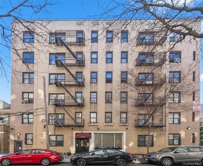 Building Photo - 2506 Davidson Ave Unit 3B Rental