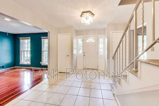 Photo - 1718 Crestview Dr