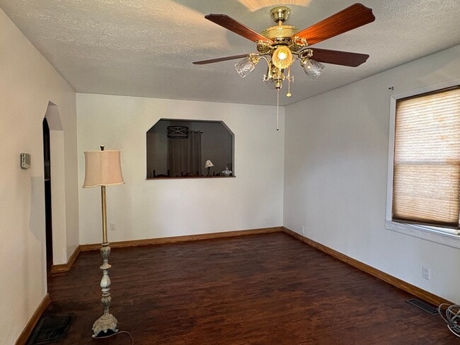 Photo - 630 Lubeck Ave