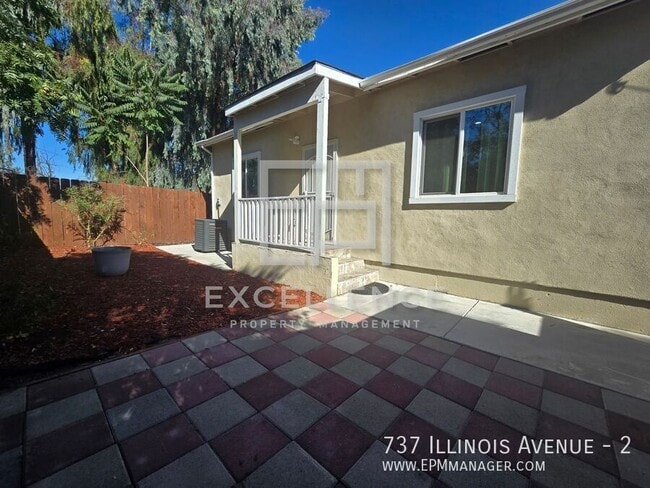 Photo - 737 Illinois Ave House