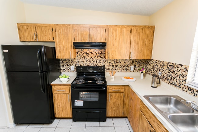 Photo - 588 Imperial Pl